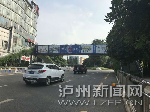 主干道上隨處可見(jiàn)創(chuàng)文宣傳廣告。 記者 肖婷 攝